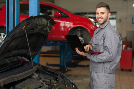 汽車修理工的進階之路 電腦板維修培訓的重要性
